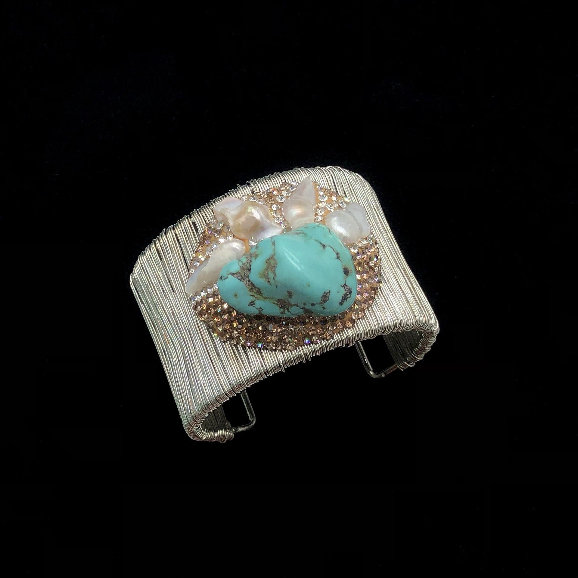 A wide - edged bracelet set with natural Baroque pearl turquoise in 17cm | Handmade Tibetan by Namtso Arte