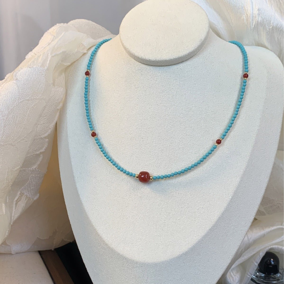 Turquoise and red agate beaded necklace in 41cm - 50cm | Handmade Tibetan by Namtso Arte